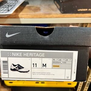 Nike Heritage Men's Shoes - Black and White